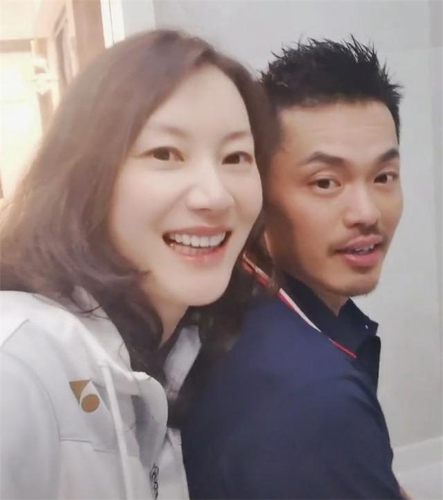 謝杏芳好幸福！盡情享受鮑魚，塗抹艷麗指甲油，林丹對她溫柔告白