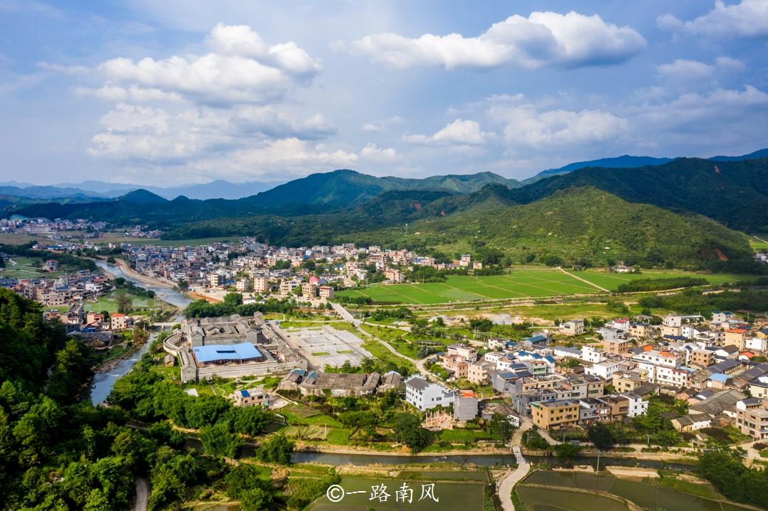 張頌文
