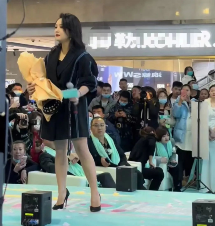 何潔