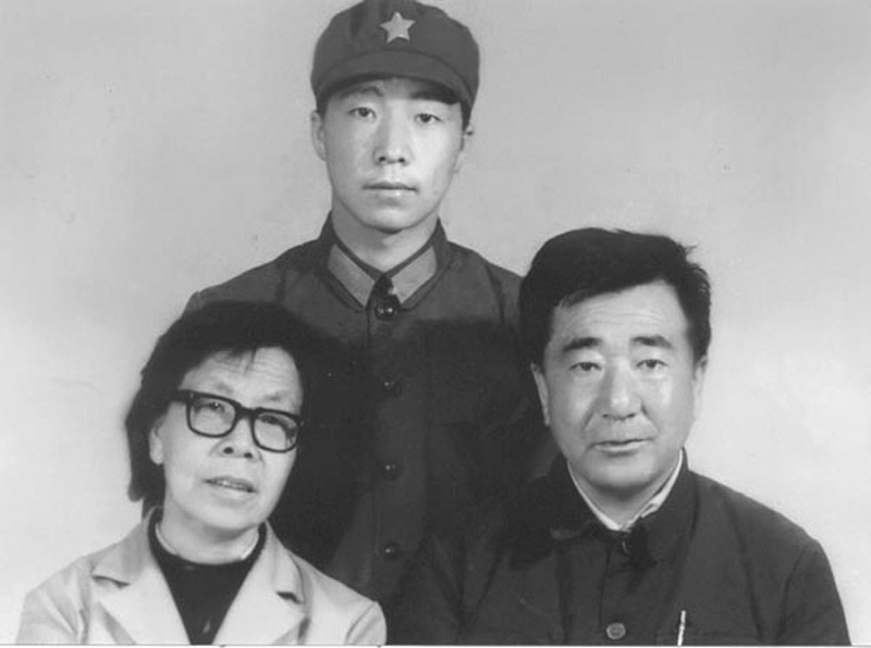 楊利偉簡介（服役25年升少將，開創5大歷史紀錄，成太空郵局首任局長）