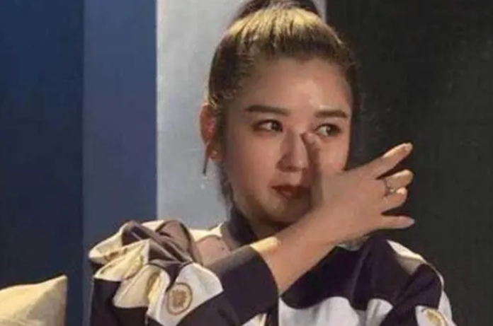 何潔