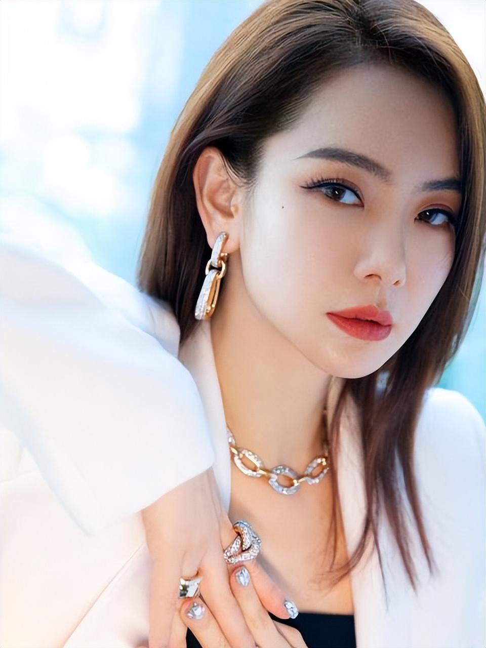 戚薇