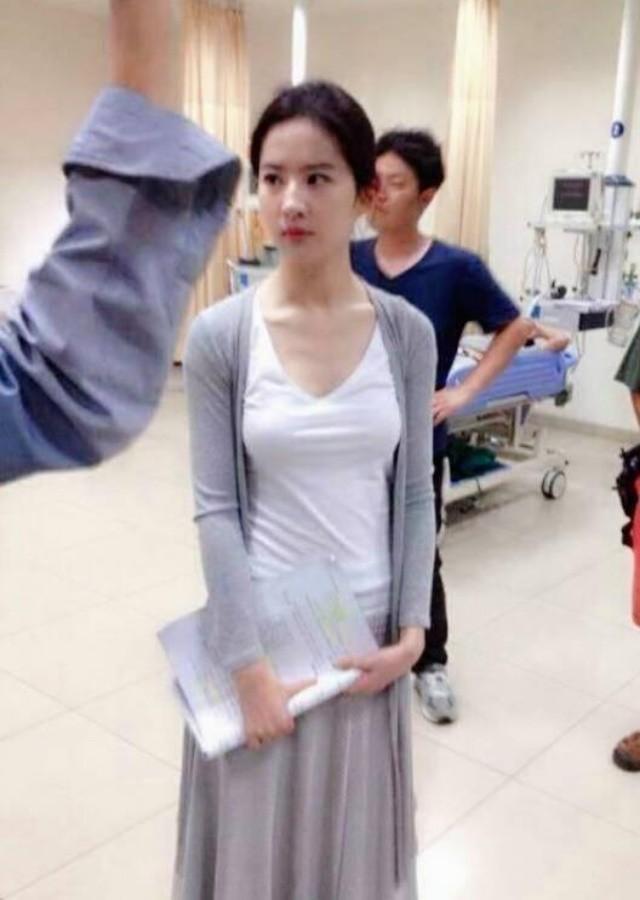 劉亦菲