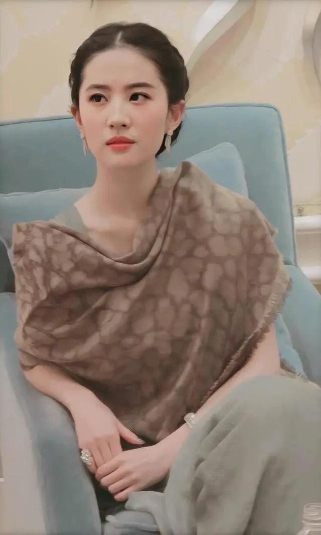 劉亦菲