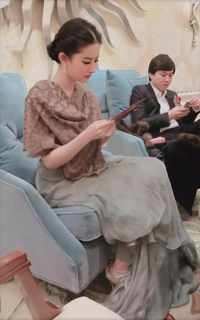 劉亦菲