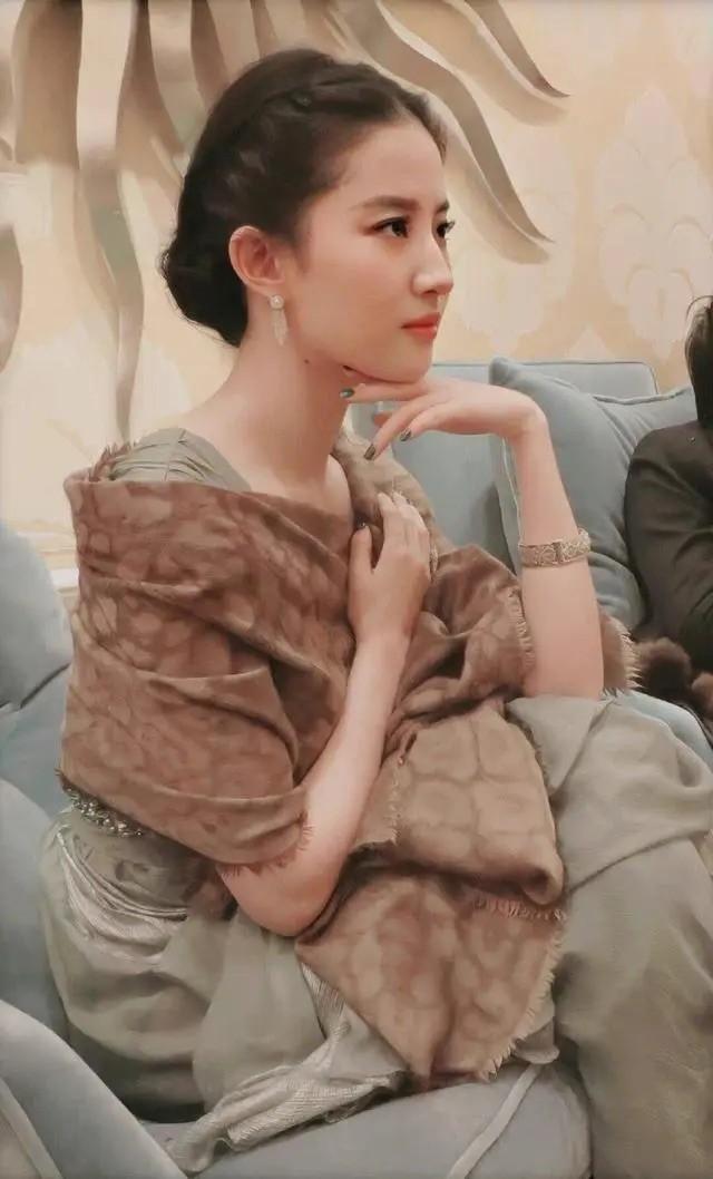 劉亦菲