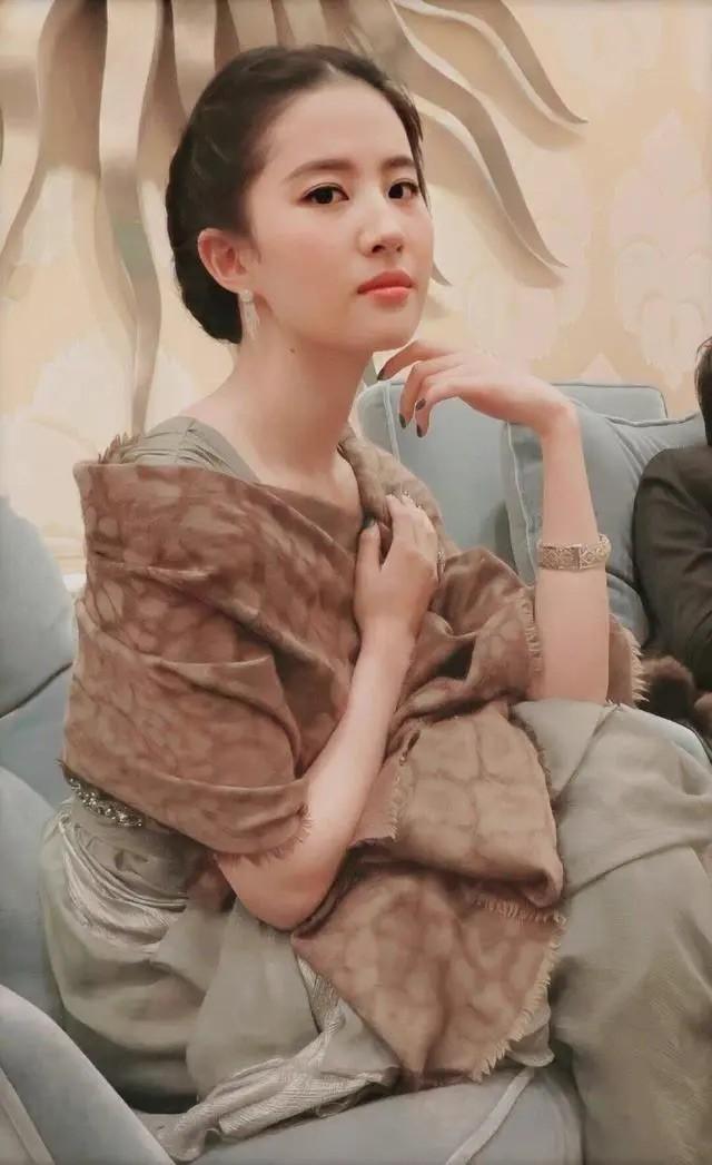 劉亦菲