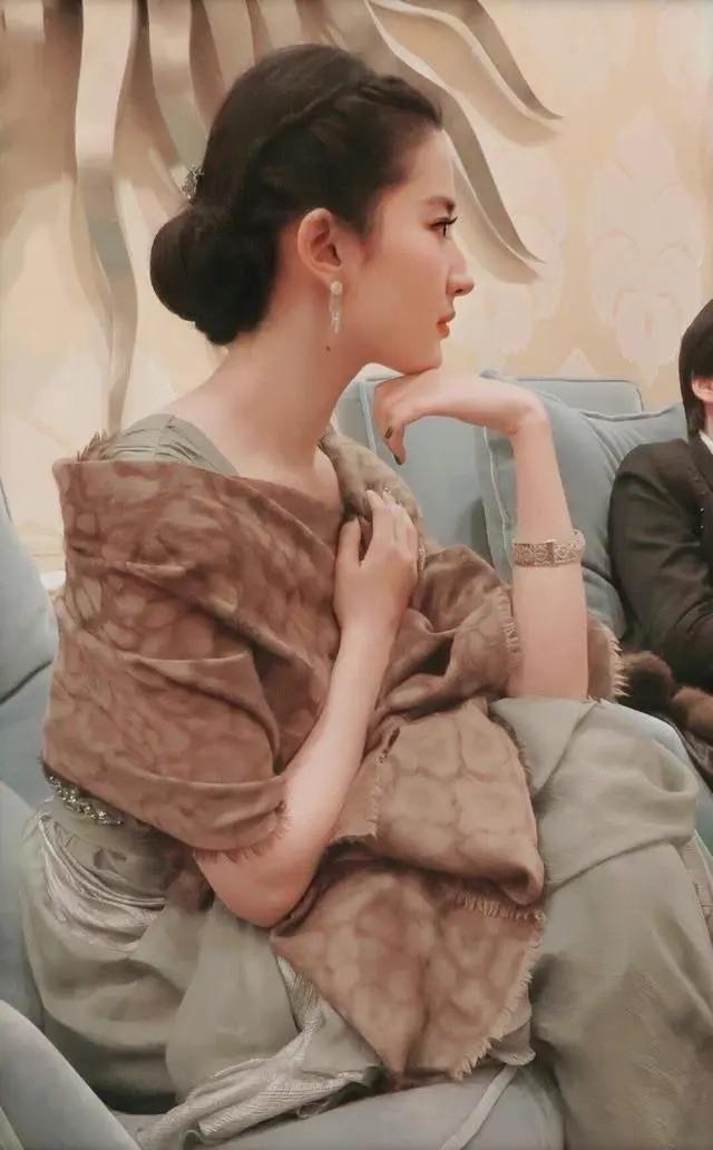 劉亦菲