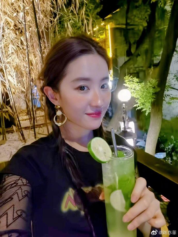 劉亦菲