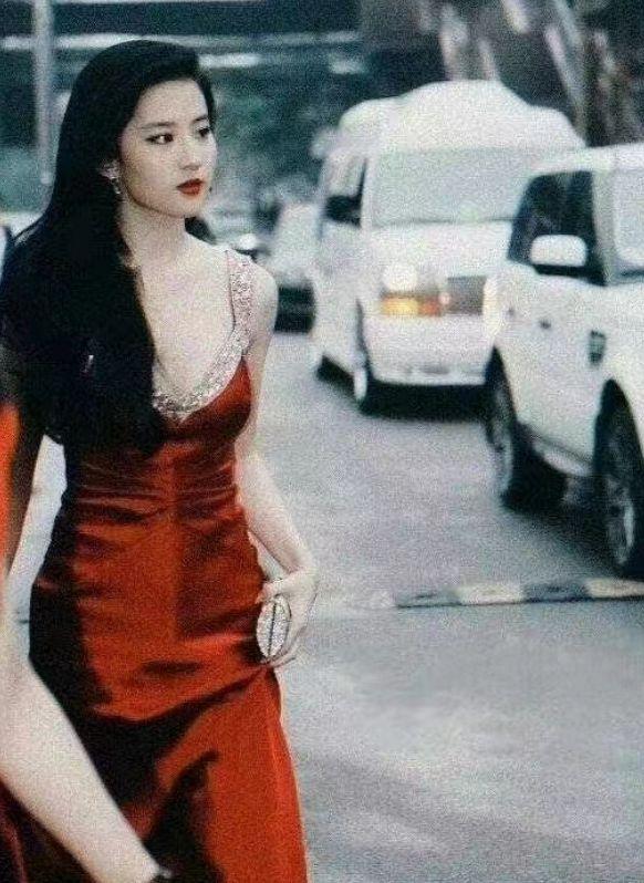 劉亦菲