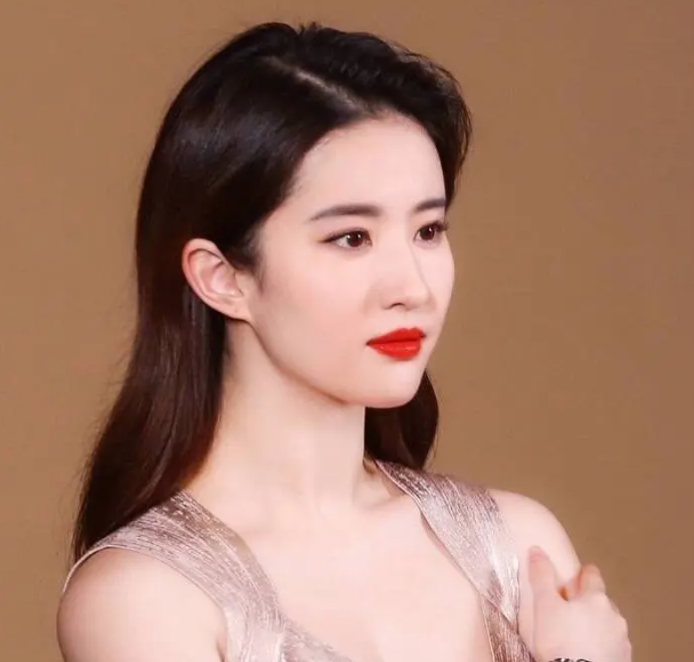 劉亦菲