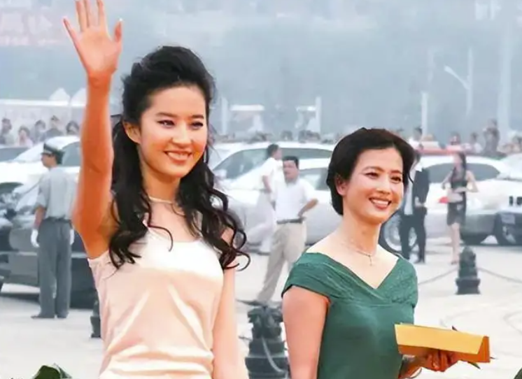 劉亦菲