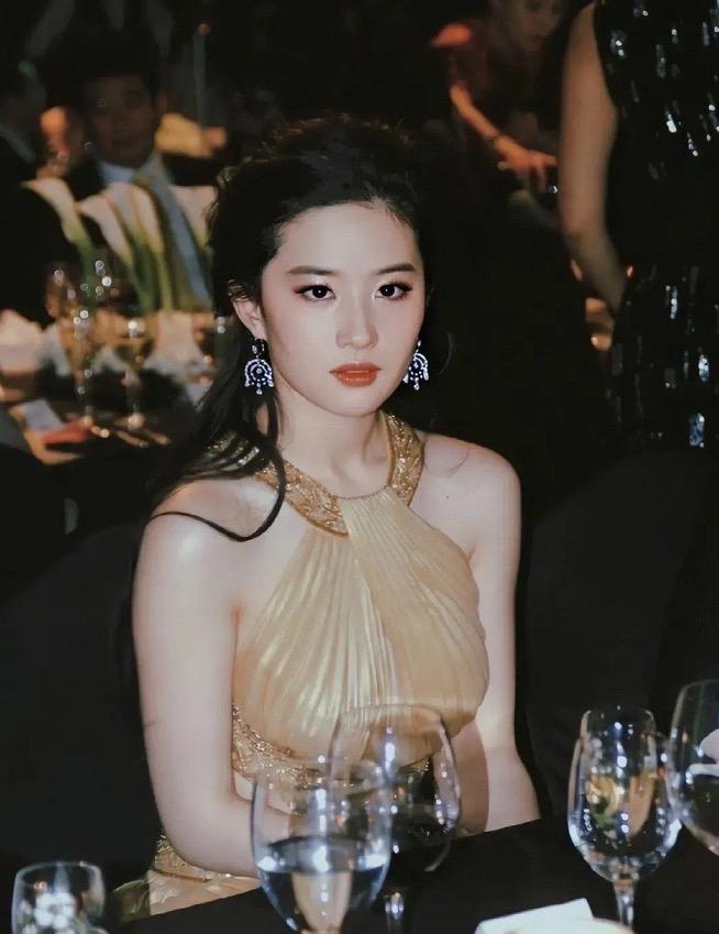 劉亦菲