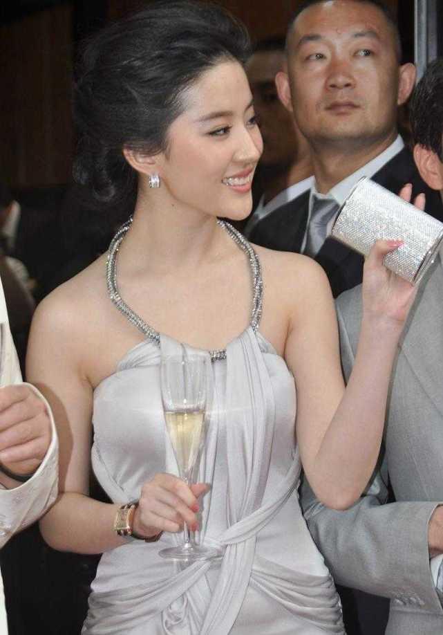 劉亦菲