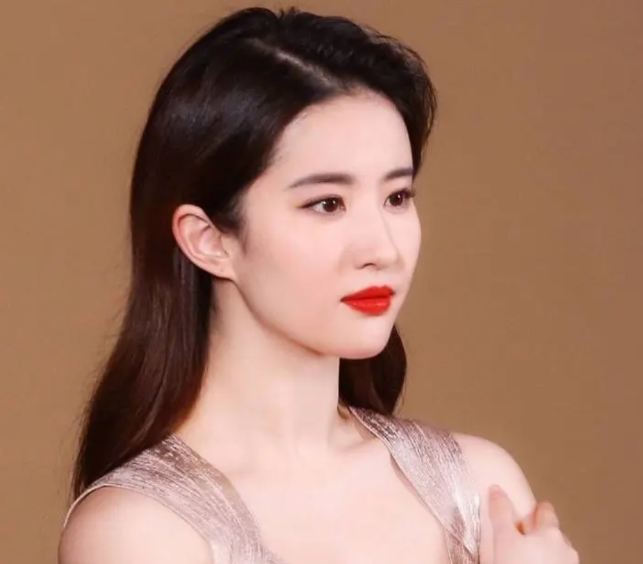劉亦菲