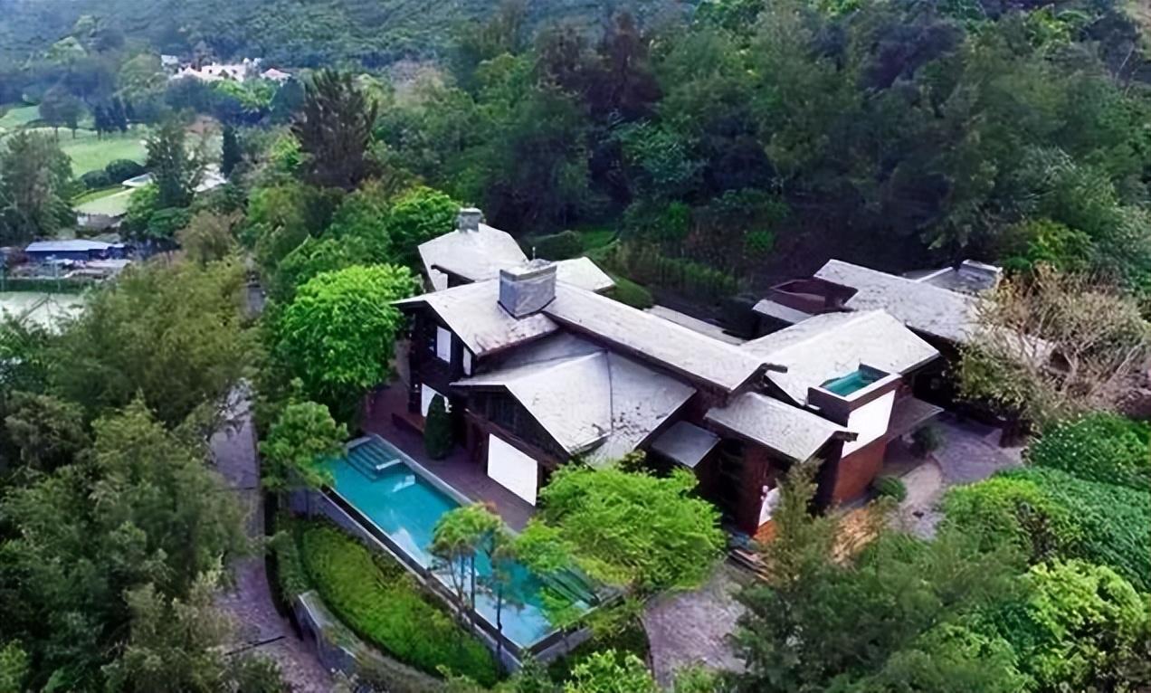 梁洛施