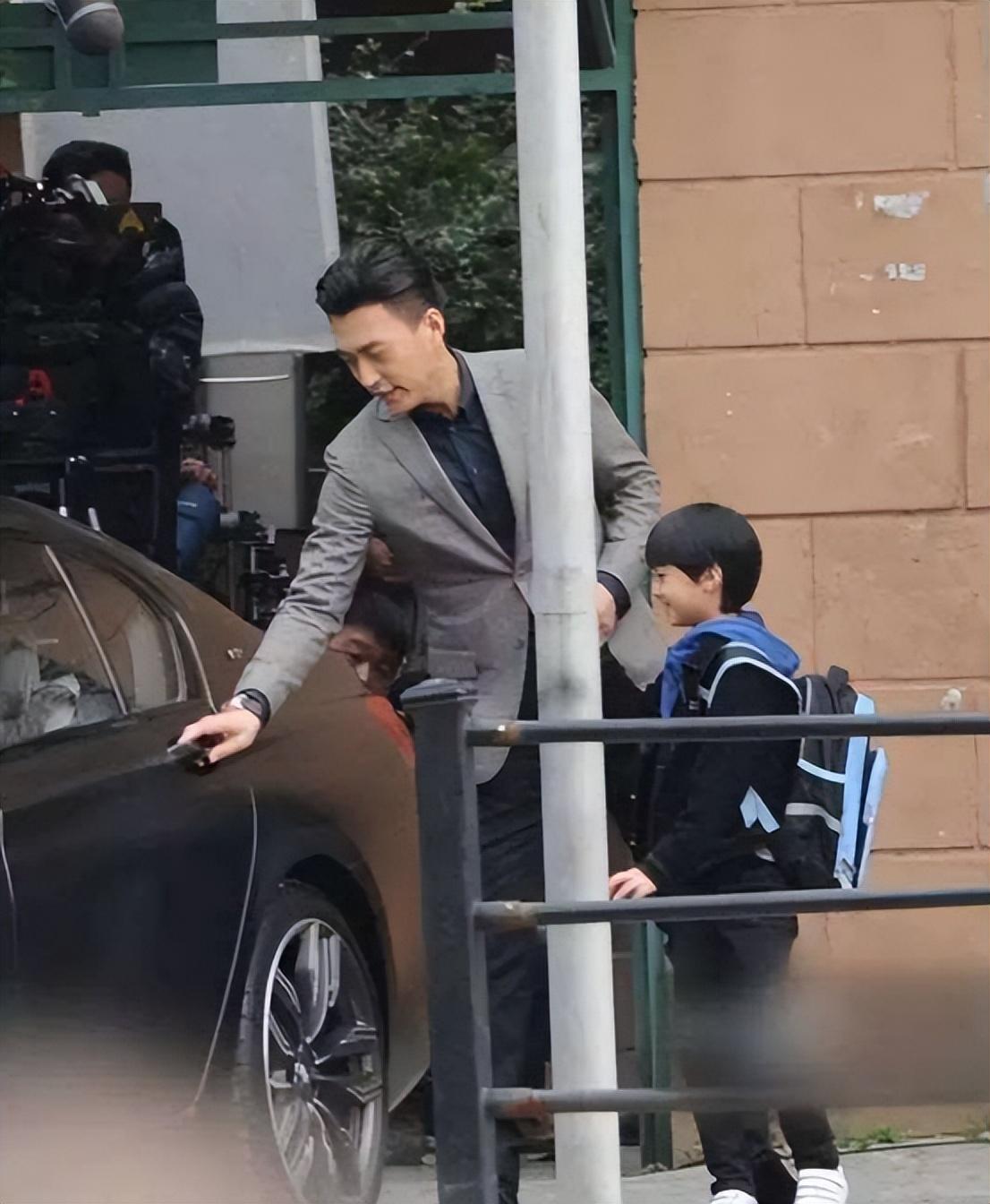 靳東