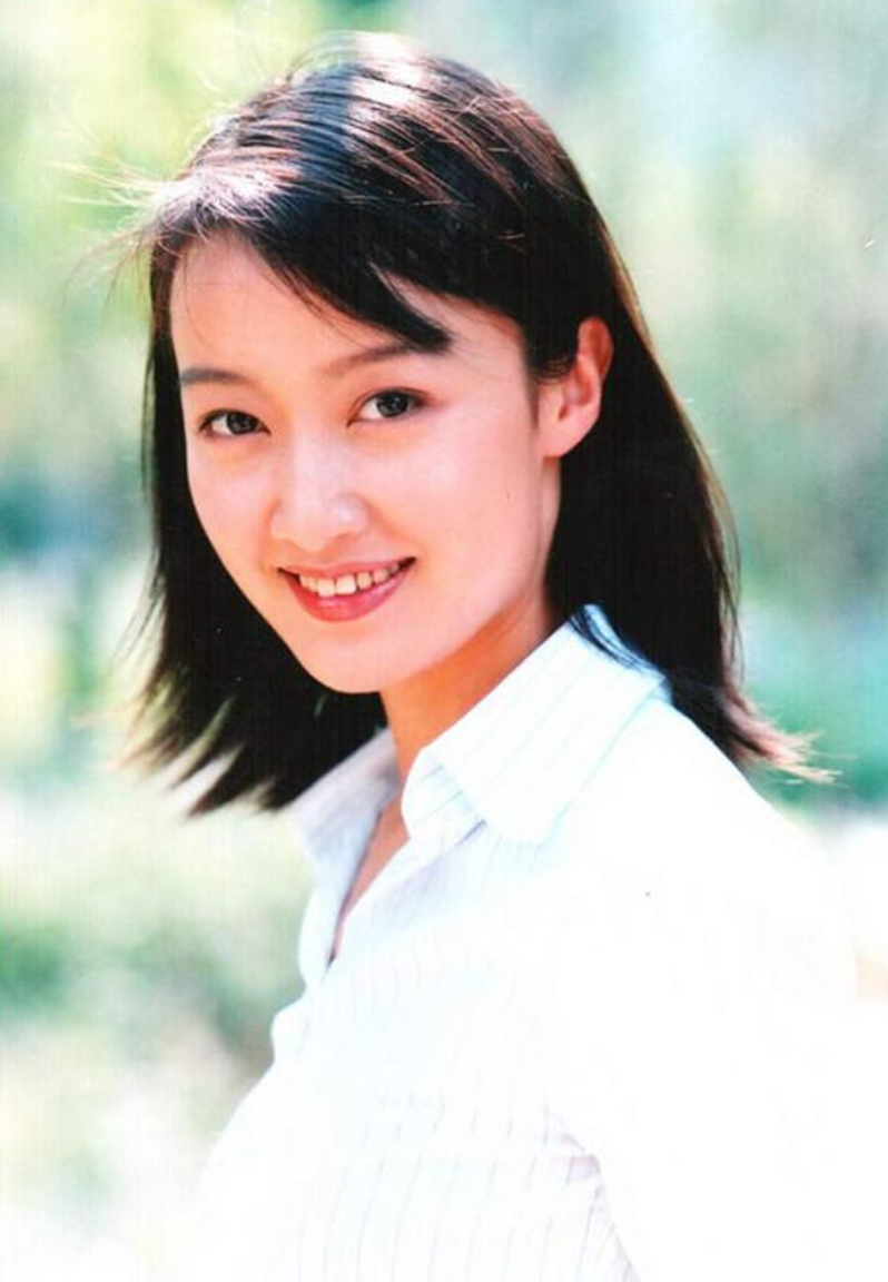 曾是央視主持人的趙子琪，轉行當演員後嫁給路金波，婚後生倆女