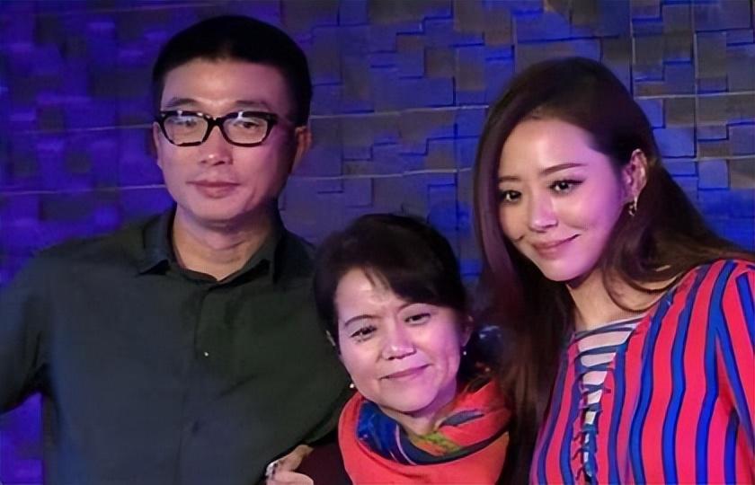張靚穎
