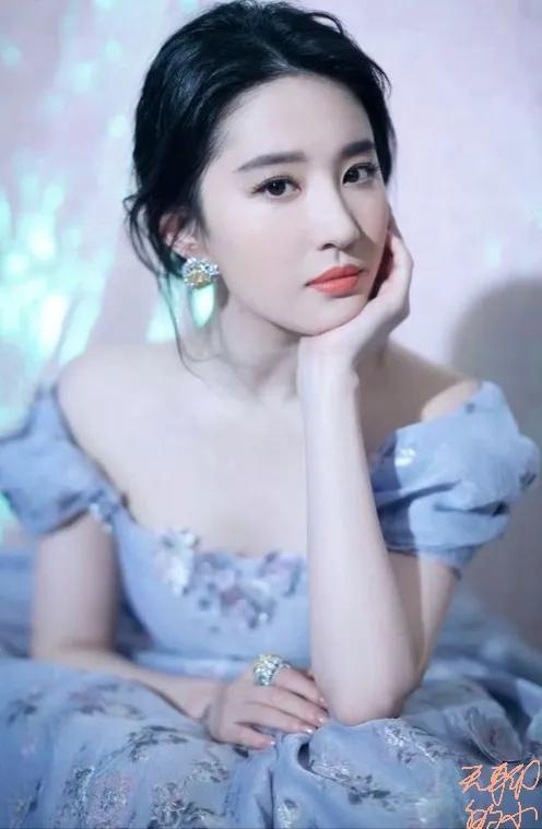 劉亦菲