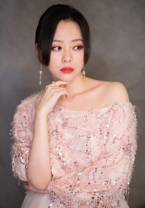 張靚穎