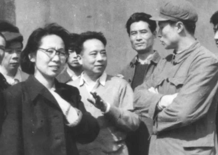 於藍