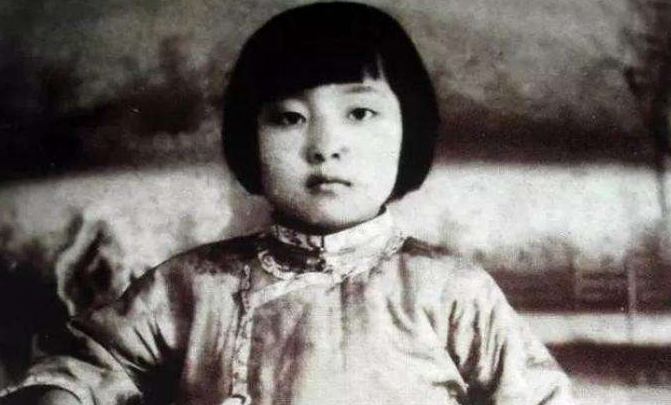 於藍