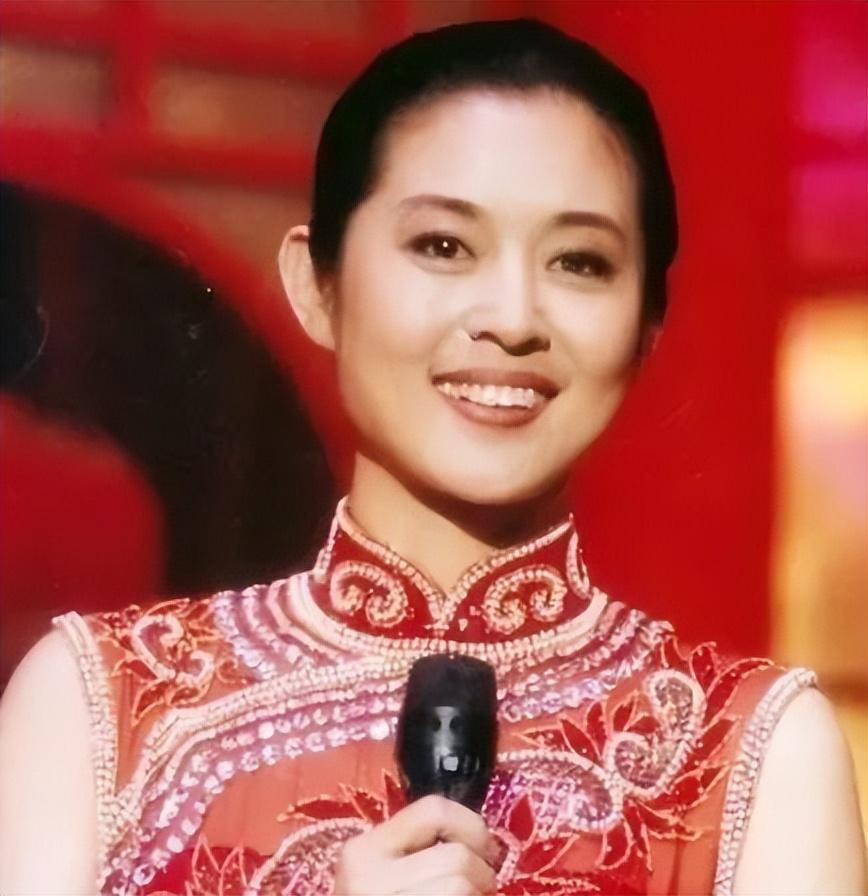 三婚嫁給楊亞洲的倪萍，經歷兩段失敗的婚姻，如今苦盡甘來也有遺憾