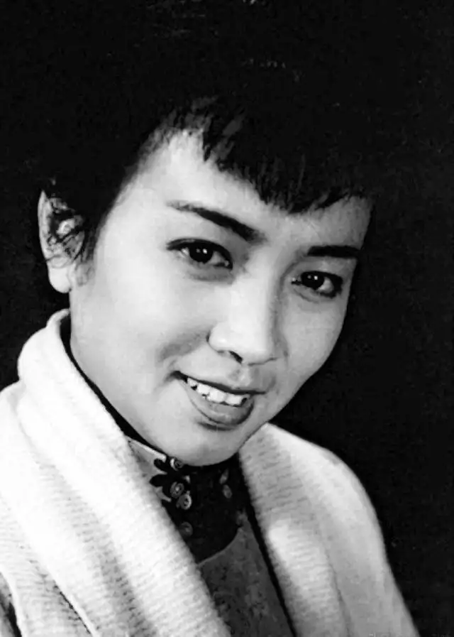 謝芳
