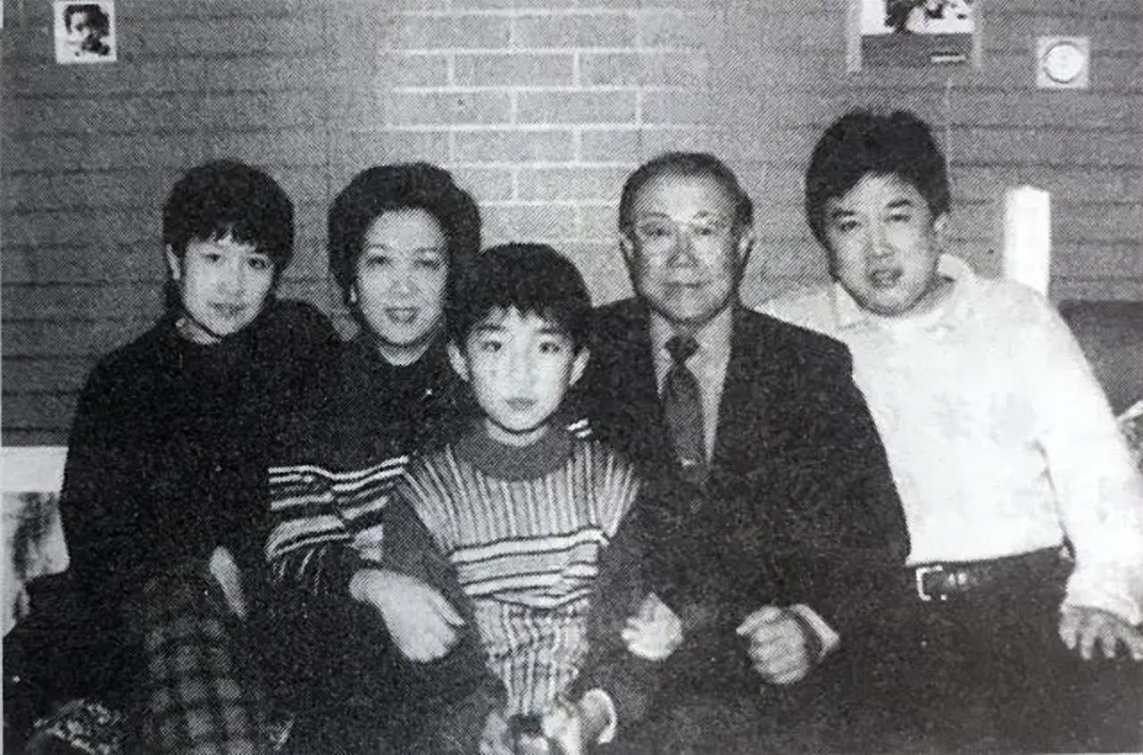 謝芳