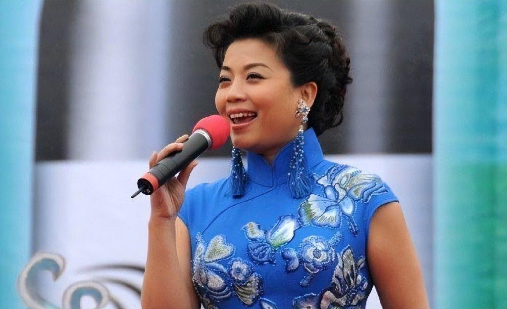 55歲不婚無子女的春晚歌唱家張也，與「男閨蜜」呂繼宏讓人羨慕