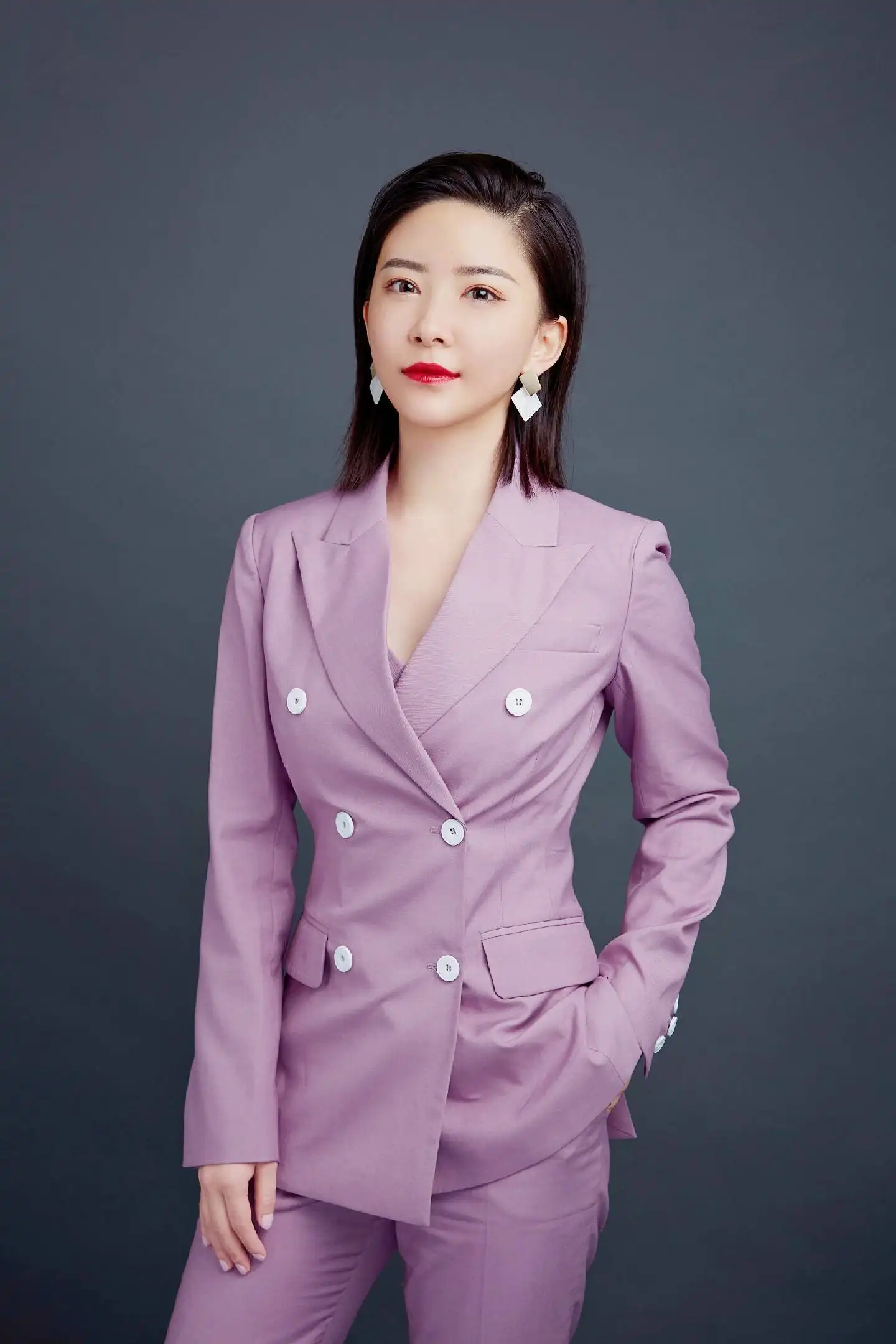 李艾