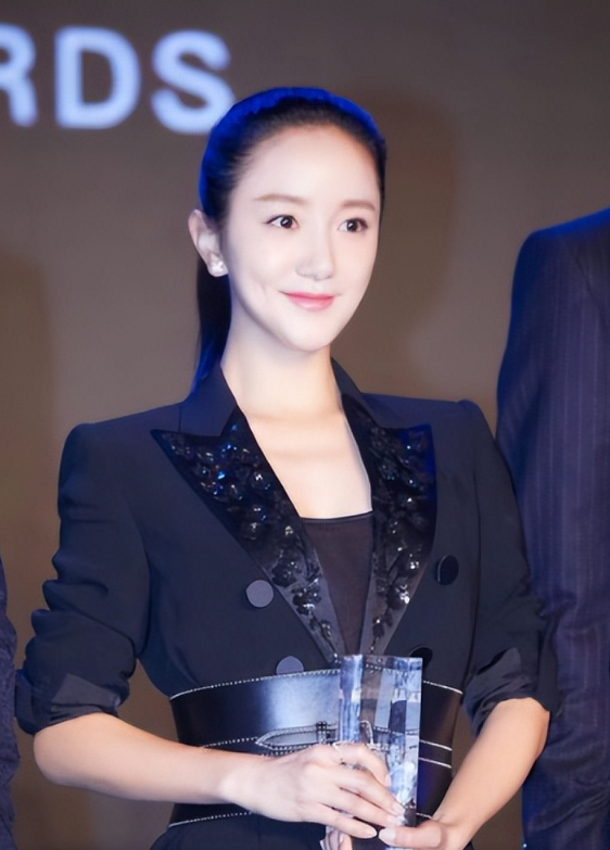 李倩