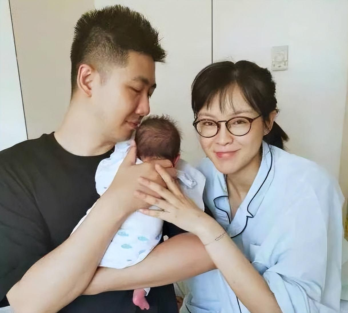 李艾