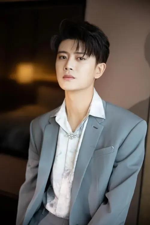 男明星任嘉倫個人簡介