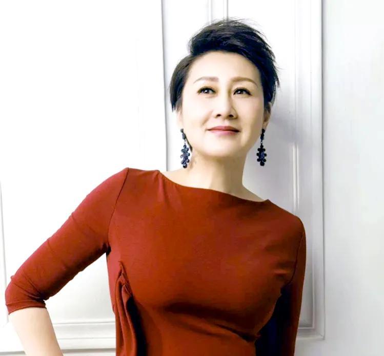 演員張凱莉個人資料簡介：34歲嫁沒名氣的作家，婚後生一女，如今生活幸福美滿
