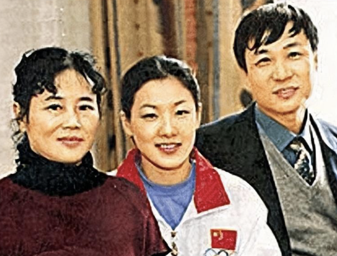 伏明霞