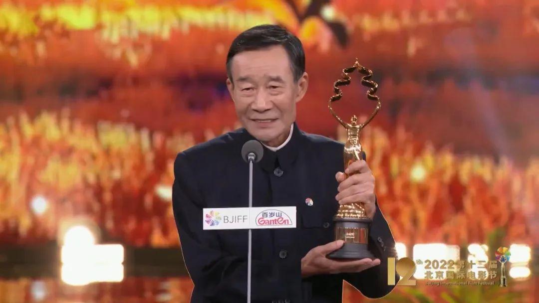 李雪健