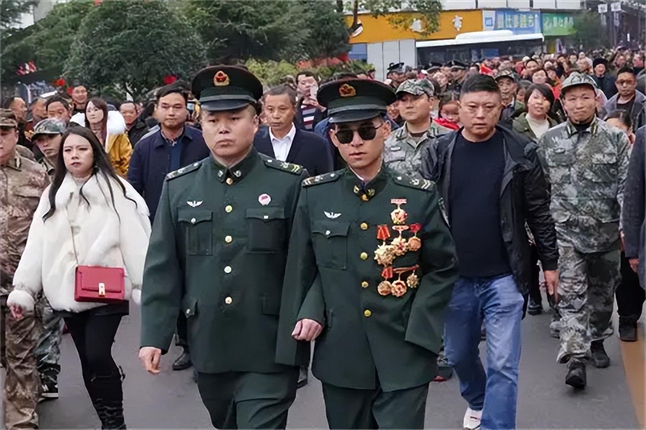 杜富國