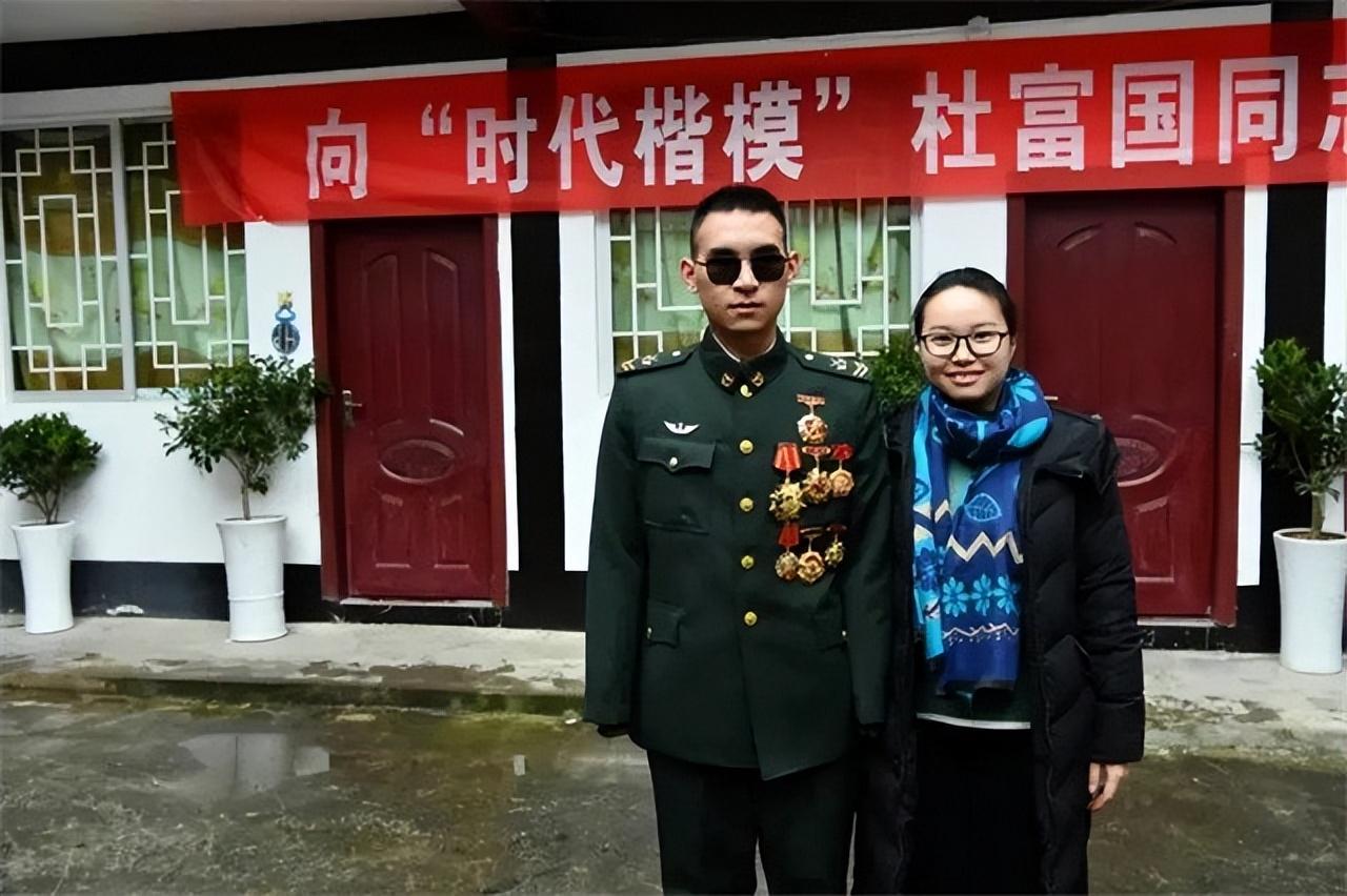 杜富國