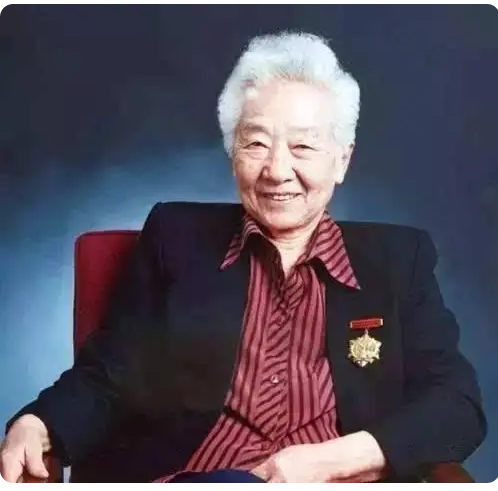 於藍