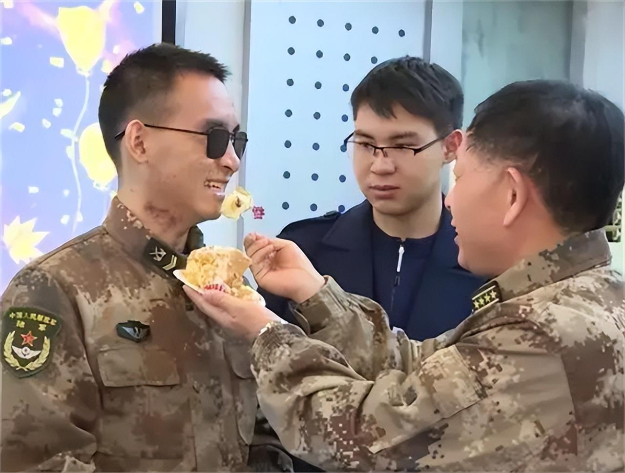 杜富國