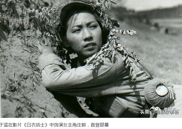 於藍