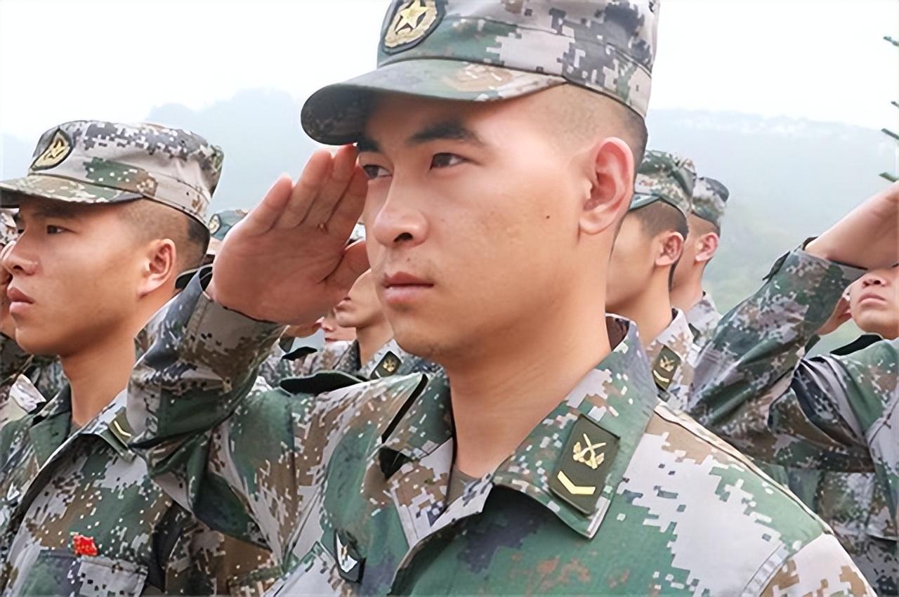 杜富國
