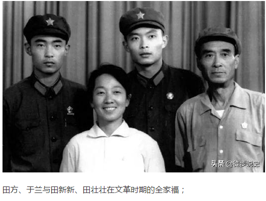 於藍